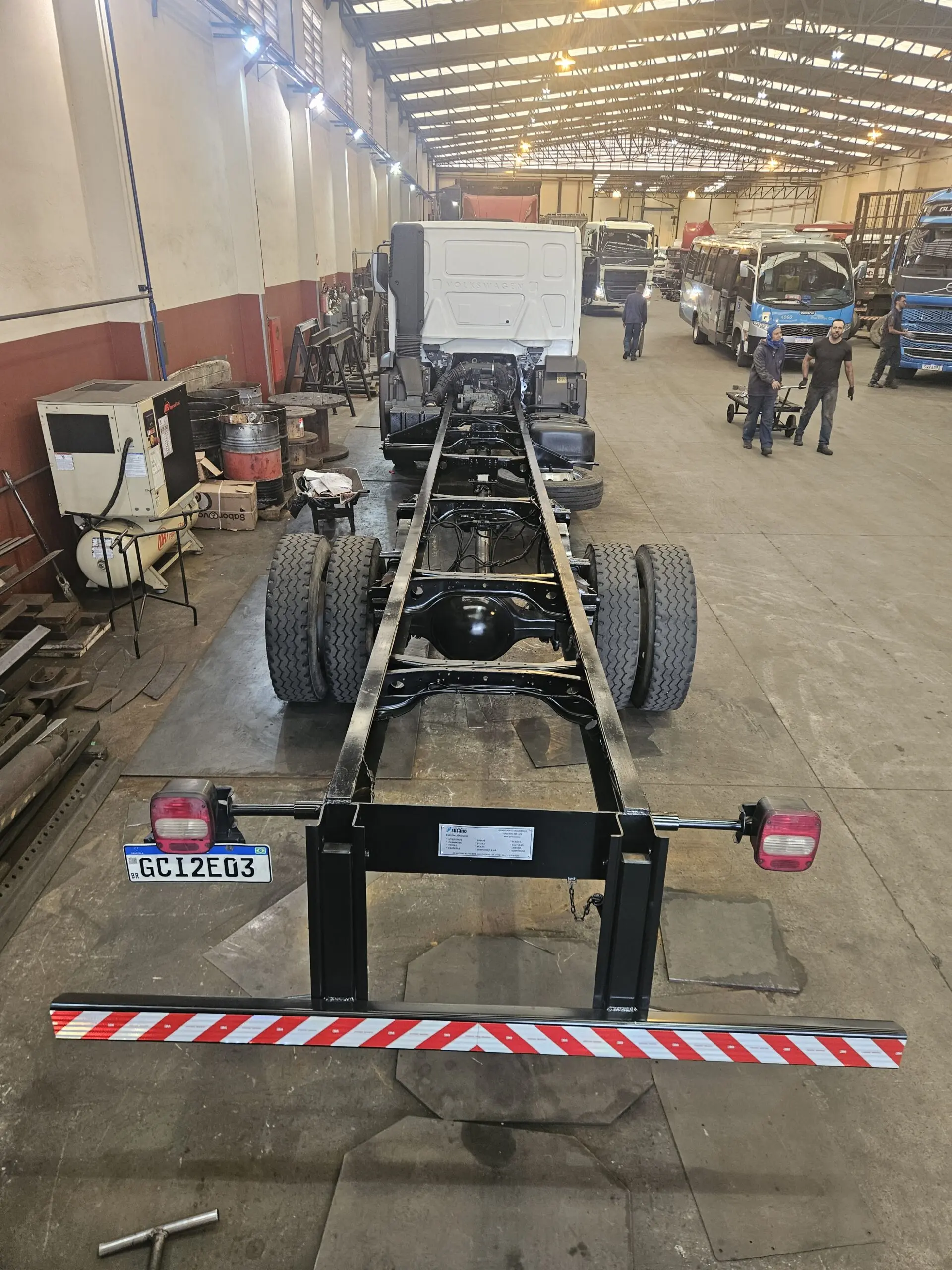 Alongamento Chassis de Caminhão Pintura